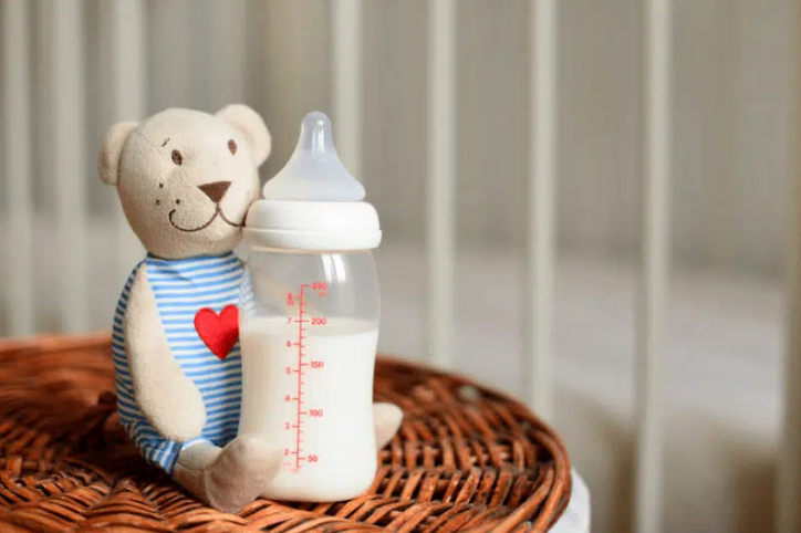 Comment conserver son lait maternel : durées, méthodes et organisation