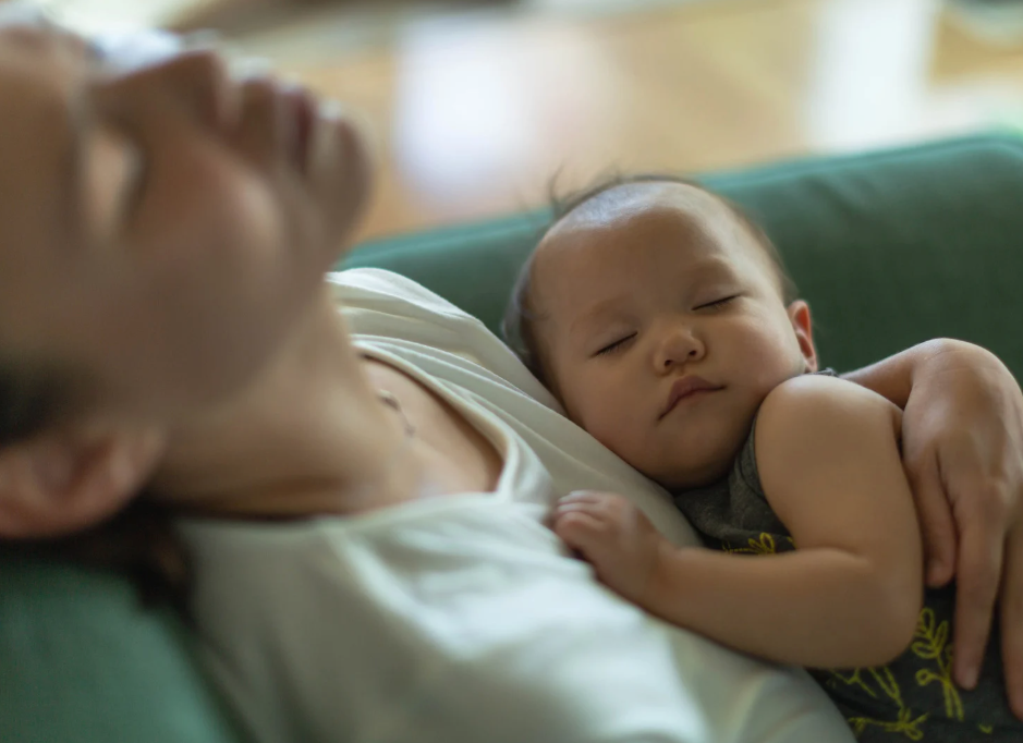 Fatiguée à 6 semaines postpartum ? Ce que ton corps réclame vraiment